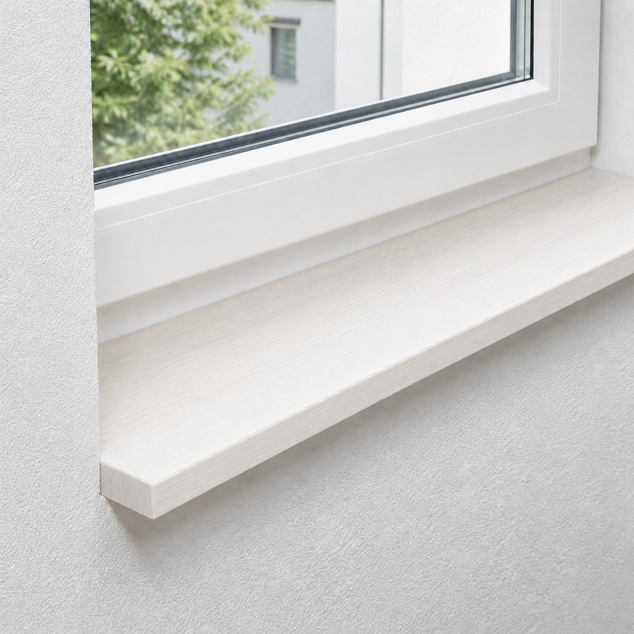 Vensterbank van massief, gestoomd beukenhout met doorlopende lamellen